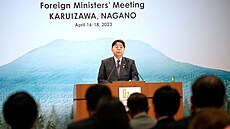 Japonský ministr zahranií Joimasa Hajai hovoí bhem tiskové konference...