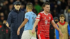 Thomas Tuchel, trenér Bayernu (vlevo) se po úvodním tvrtfinále Ligy mistr...