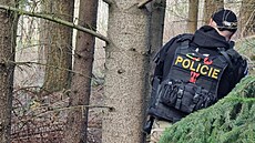 Podezelého Pavla K. dopadli policisté v lese u ebetova na Blanensku. (12.4.2023)