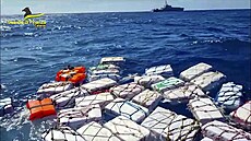 Italská policie našla u východního pobřeží Sicílie obrovskou zásilku kokainu.... | na serveru Lidovky.cz | aktuální zprávy
