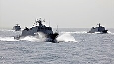 Lodě tchajwanského námořnictva se účastní vojenského cvičení na Tchaj-wanu....