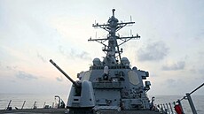 Torpédoborec s ízenými stelami USS Milius provádí operace na nezveejnném...