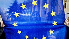 Tisíce stoupenc opozice vyly v nedli do ulic gruzínské metropole Tbilisi na...