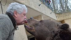 Václav Chaloupek a medv�d a Kuba. (13. ledna 2017)