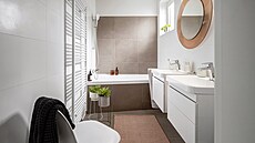 Velkoformátový obklad i dla�ba ze série Extra jsou p�íjemné na dotyk i údr�bu.