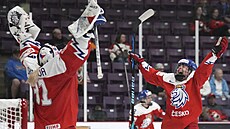 Obránkyn� Dominika Lásková a branká�ka Blanka �kodová se radují z vít�zství nad...