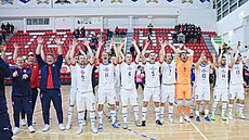 �e�tí futsalisté slaví výhru nad Bosnou v Sarajevu.
