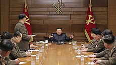 Severokorejský vdce Kim ong-un vyzval k posílení svého jaderného arzenálu...