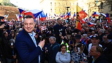 Protestní pochod ú�astník� demonstrace ��esko proti bíd� z Václavského nám�stí...