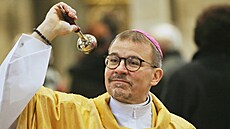 Velikono�ní m�i v chrámu sv. Bartolom�je v Plzni celebroval biskup Tomá� Holub....