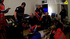 Mu� zkolaboval v Plzni b�hem hraní her na po�íta�i. Pomoc mu p�ivolal jeho...