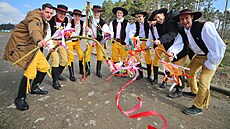 Tradi�ní velikono�ní obch�zka v Martínkov� u Moravských Bud�jovic. (10. dubna...