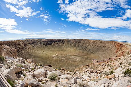 Na Zemi je nejzachovalejí Barringerv kráter.