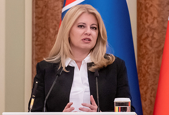 Slovenská prezidentka Zuzana aputová hovoí na spoleném brífinku s...