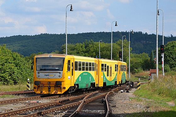 Po trati mezi Frýdkem-Místkem a eským Tínem jezdí nejastji soupravy Regionova.