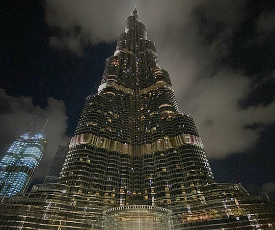 Nae spoje drí Burj Khalifa. Do výky bezmála 830 metr se vypíná v souasné...