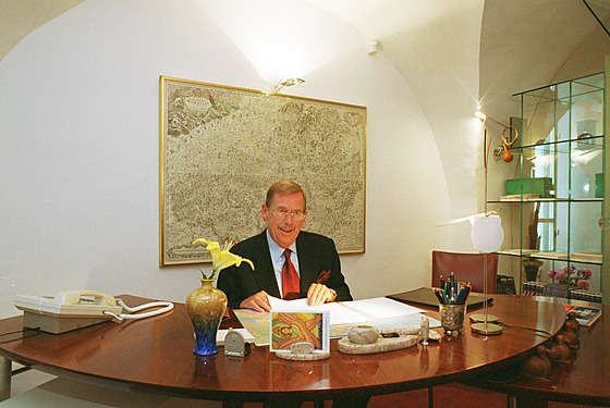 Václav Havel ml kancelá ve Vorilské ulici v Praze. (2003)