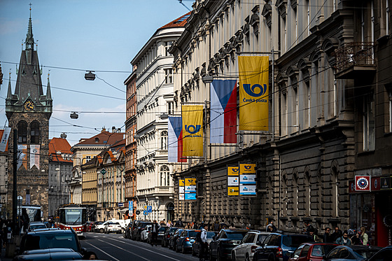 Budova centrály eské poty (hlavní pota) v Jindiské ulici v Praze (2023)