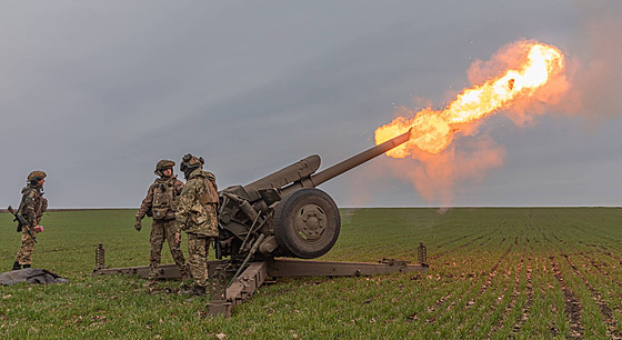 Ukrajinské dělostřelectvo v Doněcké oblasti (21. března 2023)