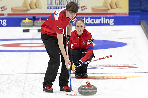 Curle�i Julie Zelingrová a Vít Chabi�ovský na MS smí�ených dvojic.