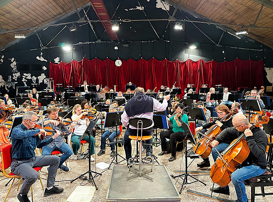 Janákova filharmonie Ostrava v souasné dob zkouí v provizorních prostorách...