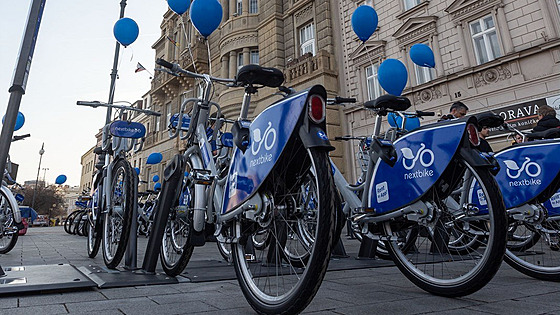 V Prostjov, kde je díky rovinatému terénu jízda na kole velmi populární,...