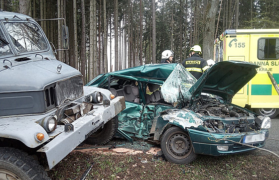 Nehoda nákladního a osobního auta u Chvalkovic (24. dubna 2023)