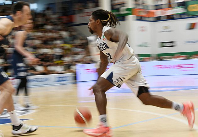Basketbalisté Děčína porazili Ostravu ve čtvrtfinále i podruhé, Ústí srovnalo