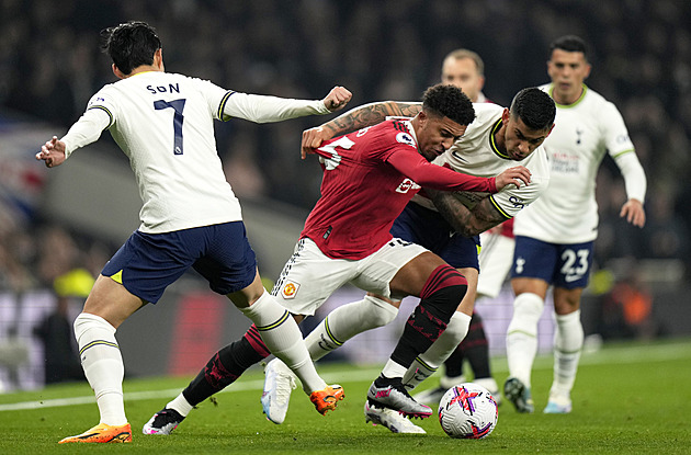 Tottenham remizoval s United, Newcastle nadělil čtyři góly Evertonu