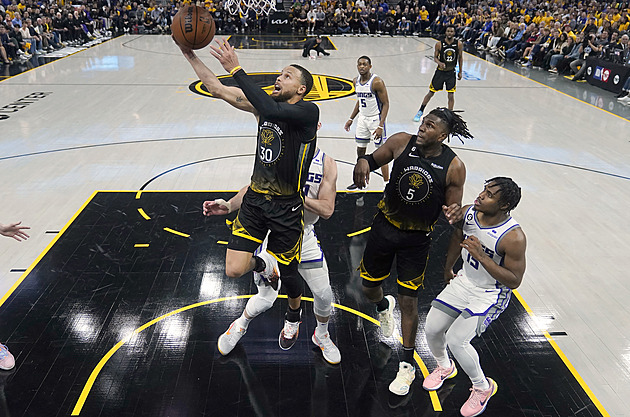 Philadelphia je v NBA krok od postupu, Golden State snížili sérii se Sacramentem