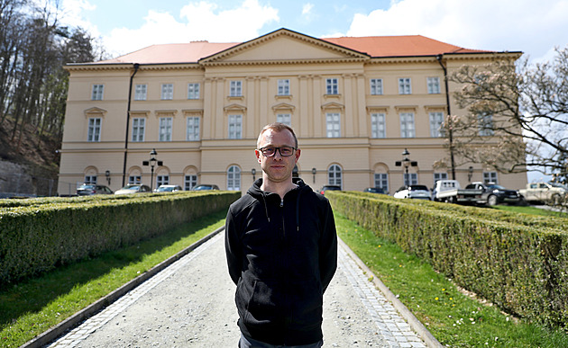 Šlechtici se v salonech střídají s turisty, kastelán zámku musí žít jinde