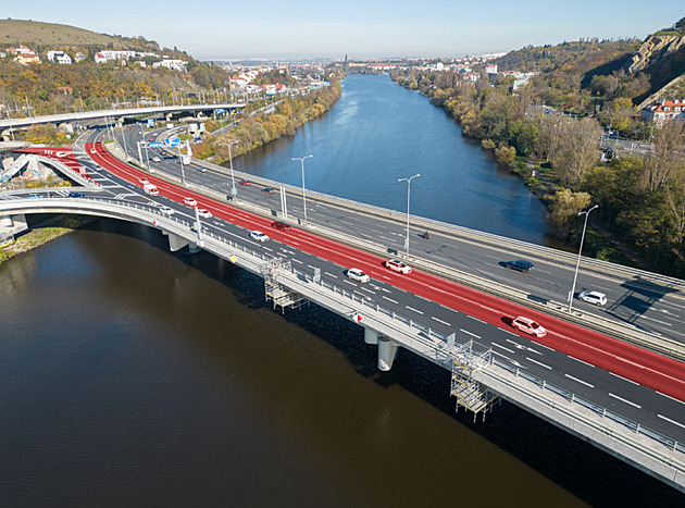 Barrandovskému mostu se během oprav raději vyhněte, volte hlavně Pražský okruh