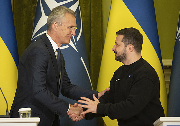 Zelenskyj naléhal na vstup do NATO. Hlavní je vítězství, odvětil Stoltenberg