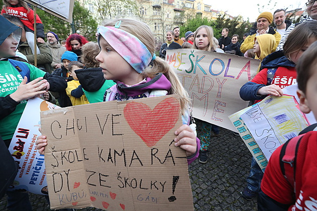 Rodičům předškoláků v pražském Karlíně se nelíbí kapacita škol i losování