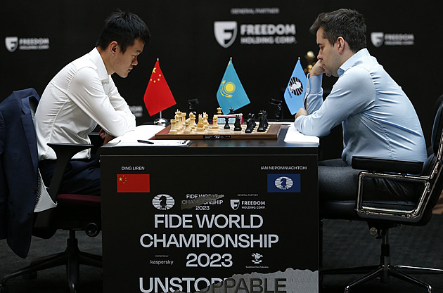 Dlouhá čtrnáctá partie šachového šampiona nepřinesla, rozhodne tie-break