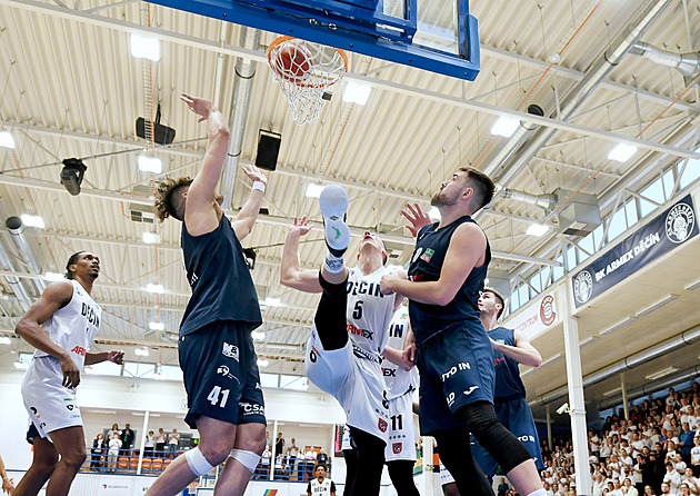 Děčín je prvním semifinalistou ligy basketbalistů, Pardubice mají mečbol