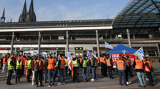 Němečtí strojvedoucí vyhlásili šestidenní stávku. Ochromí i spoje s Českem