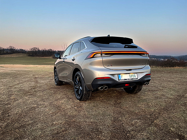 Čínské lamborghini pro chudé je v Česku. Chyby nemá, cenou se nepodbízí