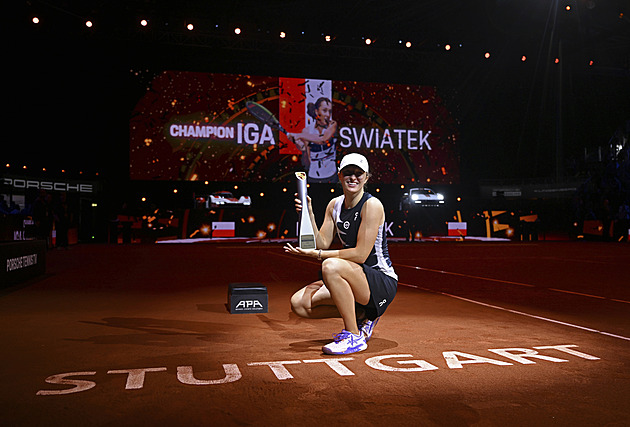 Šwiateková ve Stuttgartu znovu porazila Sabalenkovou a obhájila titul