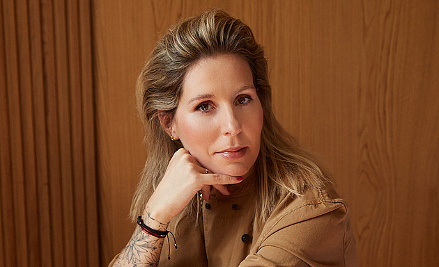 Stav ohrožení. Nemůžu jen zůstat doma s dětmi, říká autorka Zápisníku alkoholičky