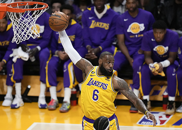 Lakers v NBA vyřadili Memphis, obhájce se bude strachovat v sedmém duelu