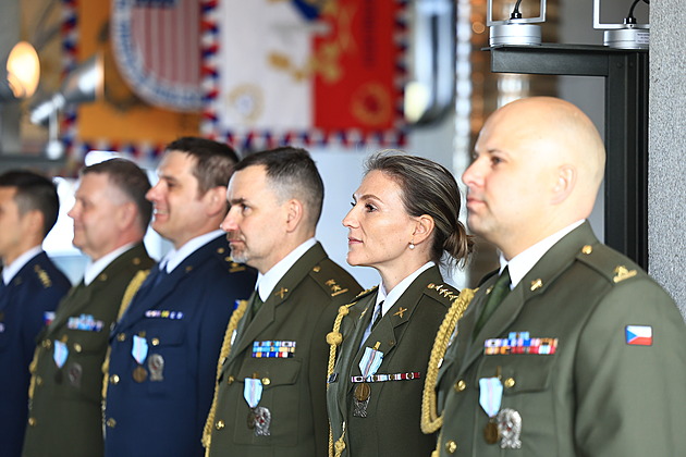 Vojáci se vrátili ze zahraničních misí, na Vítkově dostali medaile