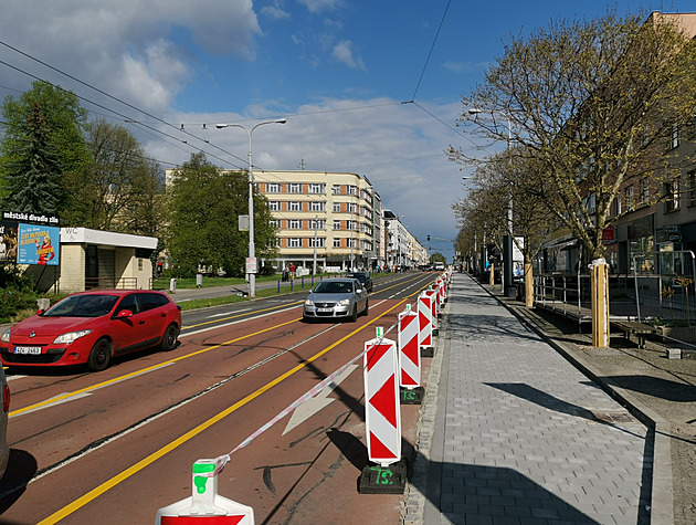 Ve Zlíně opravují parkování u náměstí Míru, řidiči musí být ve střehu