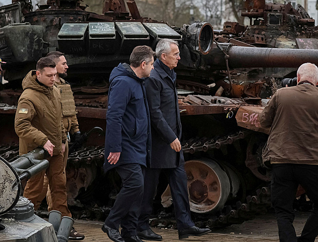 10 000 granátů denně Ukrajině nestačí, potřebuje trochu jiný druh vojska. Jací specialisté z NATO by se jí hodili?