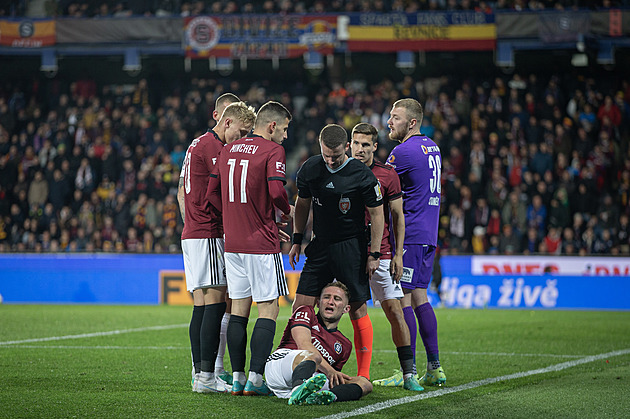 Sporné momenty na Spartě. Pohyb proti míči, střela na bránu, tvrdil sudí Orel