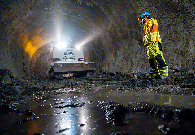Nabídka PORR na úsek metra D byla podhodnocená, vysvětlil v posudku DPP