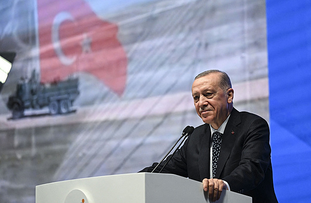 A co když Erdogan prohraje? Turecká historie mu dává vzácnou šanci odejít sám