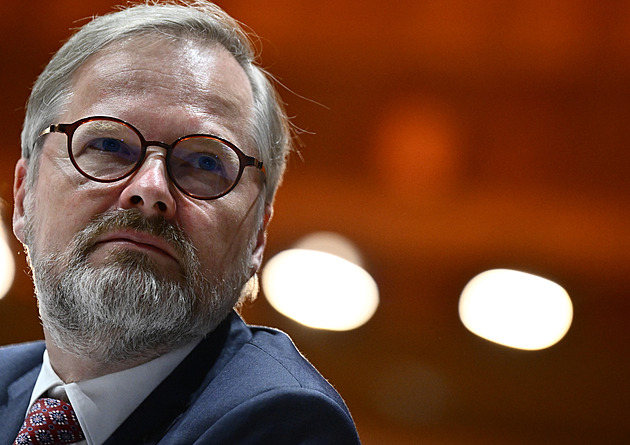 Fialova hra s čísly: Dezinformátoři si mnou ruce