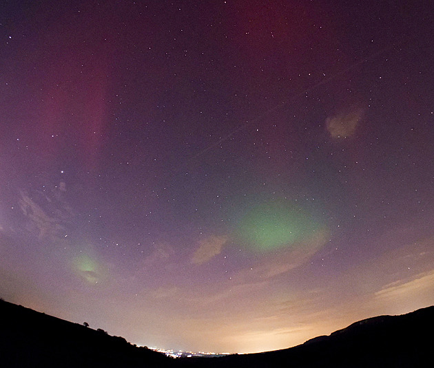 Amatérský fotograf zachytil polární záři nad Mikulovem, využil datové údaje