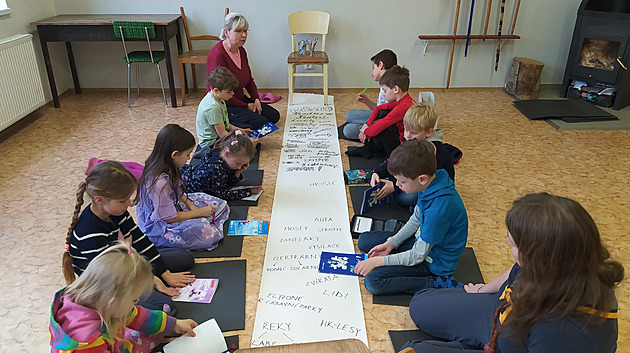 Rodiče v Hradci založili dětem svobodnou školu. Sídlí ve skautské klubovně